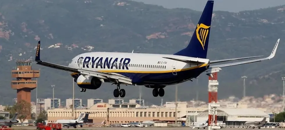 Un pasajero fue parcialmente succionado por una ventana que se rompió en vuelo de Ryanair
