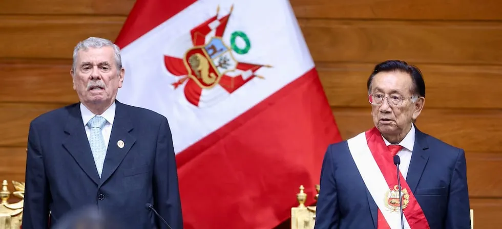 Rospigliosi notificó a Balcázar el fin de su mandato este 26 de julio y le solicitó la entrega de banda