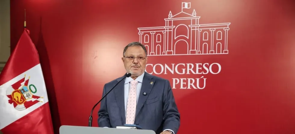 Carlos Mesía: “A pesar de que algunos grupos de izquierda no han estado presentes, hemos podido consensuar”