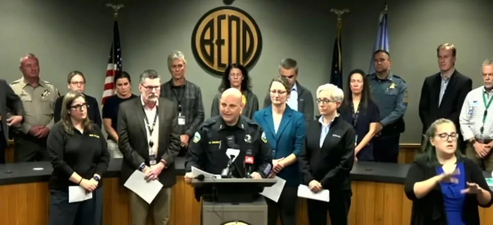 Sospechoso del ataque mortal en escuela de Oregon tenía 16 años, según la policía
