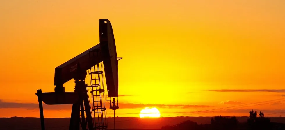Guerra en Oriente Medio empuja el precio del Brent por encima de los US$ 100
