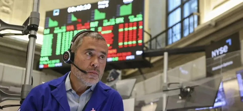 Wall Street cierra mixto pero con pérdidas semanales por guerra en Medio Oriente