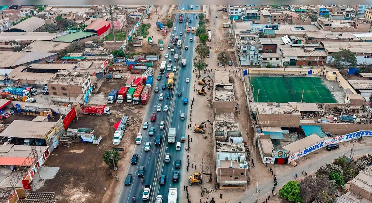 Demuelen viviendas ocupados por años en Puente Piedra para ampliar vías de la Panamericana Norte