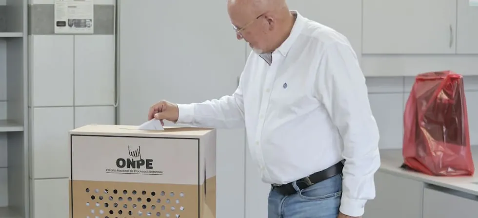 Bruce: “Los resultados no son los deseados, pero siendo un demócrata los acepto”