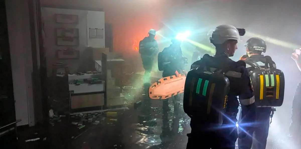 Al menos 14 muertos y 121 heridos en ataque ruso contra un centro comercial en Ucrania