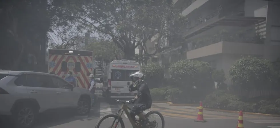 Incendio en Miraflores: Minsa activa protocolo del SAMU ante posible inhalación de humo