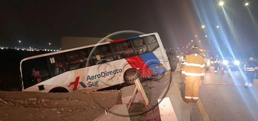 Callao: bus del Aerodirecto cayó a una zanja tras despistarse en ingreso al Aeropuerto Jorge Chávez