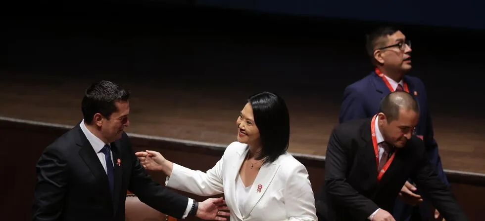 Keiko Fujimori y Renzo Reggiardo encabezan ceremonia del 205º aniversario de la Declaración de la Independencia