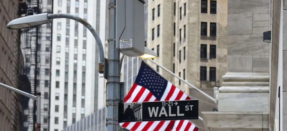 Wall Street cierra en rojo tras dispararse el petróleo por el conflicto en Medio Oriente
