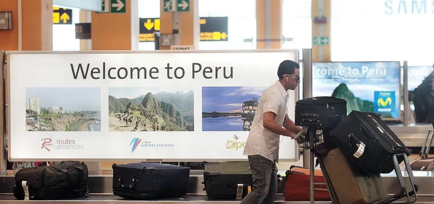 Indecopi señala que aerolíneas deben responder por pérdida, robo o daños en equipajes