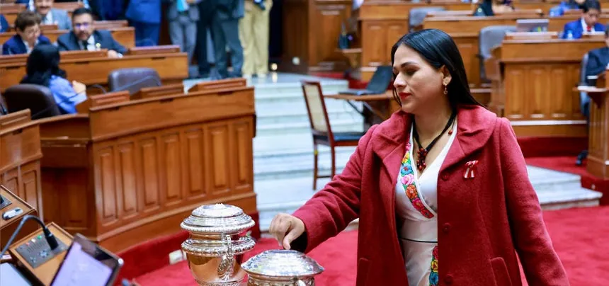 Silvana Robles niega haber cometido traición en la votación para la mesa directiva del Senado: "Es una burda acusación"