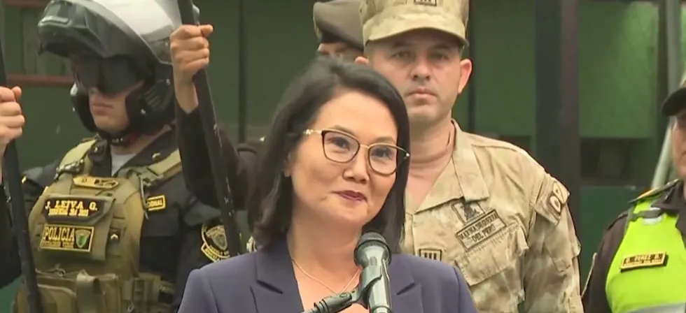 Keiko Fujimori promete respaldo estatal a policías que luchan contra la delincuencia