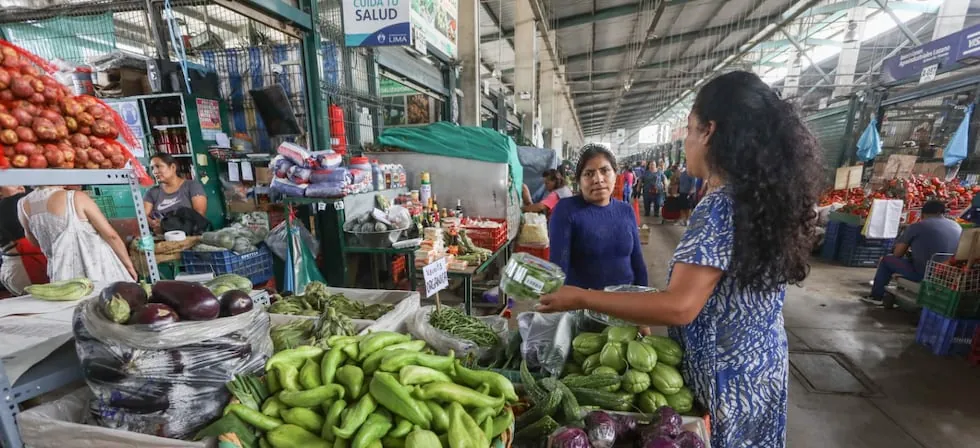 Precios no dejan de subir: inflación anual aumentó 4% en junio, ¿seguiría lejos de la meta?