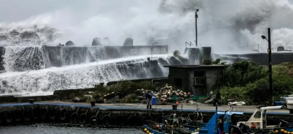 Tifón Bavi llega a China tras la evacuación de casi 2 millones de personas