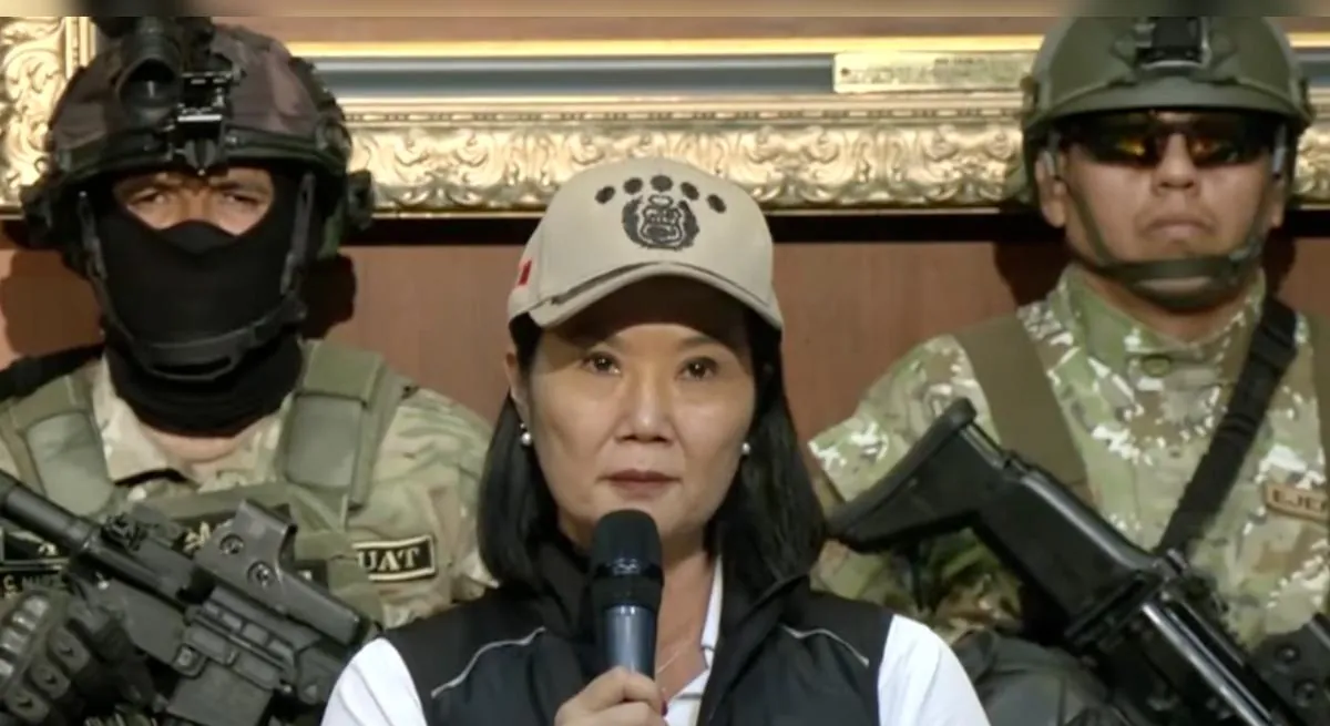 Keiko Fujimori, rodeada de militares, dice que agredieron a su ministro en el Senado: "Le expreso mi total respaldo"
