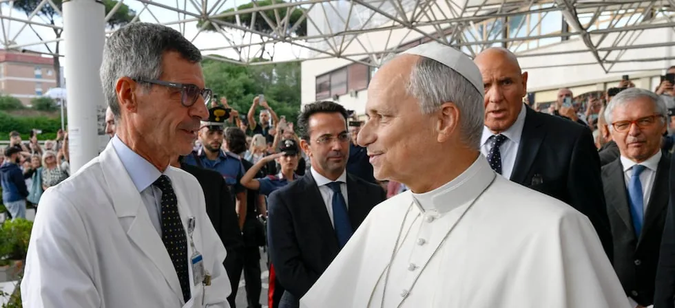 Cirujano de papa León XIV descarta impedimentos clínicos para su viaje a Latinoamérica