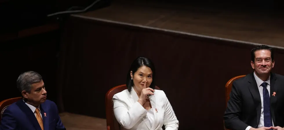 Keiko Fujimori saluda elección de Miguel Torres y Óscar Reto como presidentes del Senado y de la Cámara de Diputados, respectivamente