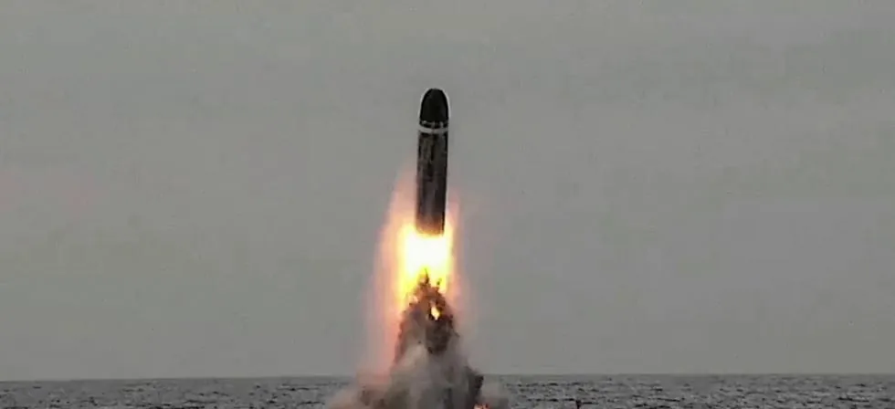 Francia prueba por primera vez desde un submarino su nuevo misil balístico nuclear M51.3