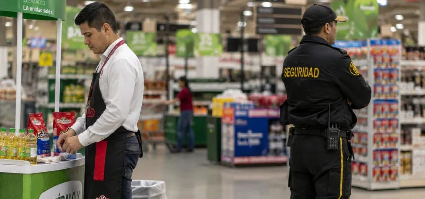 Congreso oficializa “Ley Silla”: trabajadores que laboran de pie por más de tres horas podrán descansar sentados en su jornada