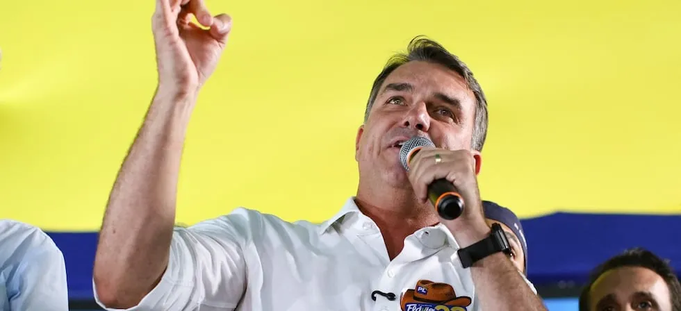 Dos partidos de centroderecha anuncian su respaldo a Flávio Bolsonaro para segunda vuelta en Brasil