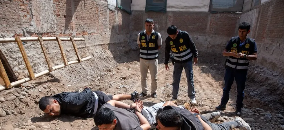 Detienen a tres sujetos por presunto cobro de cupos en obras de construcción de San Borja