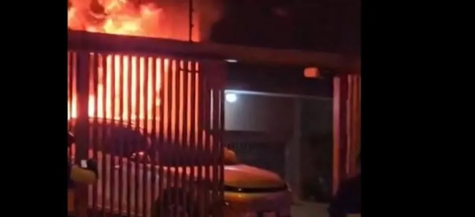 La Molina: camioneta híbrida explotó y se incendió mientras cargaba en un estacionamiento