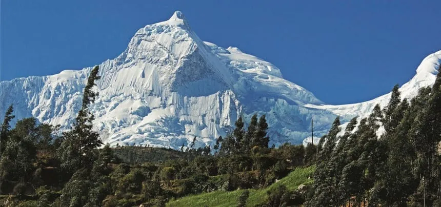 Áncash: helicóptero apoyará búsqueda de los tres montañistas desaparecidos en el nevado Huascarán