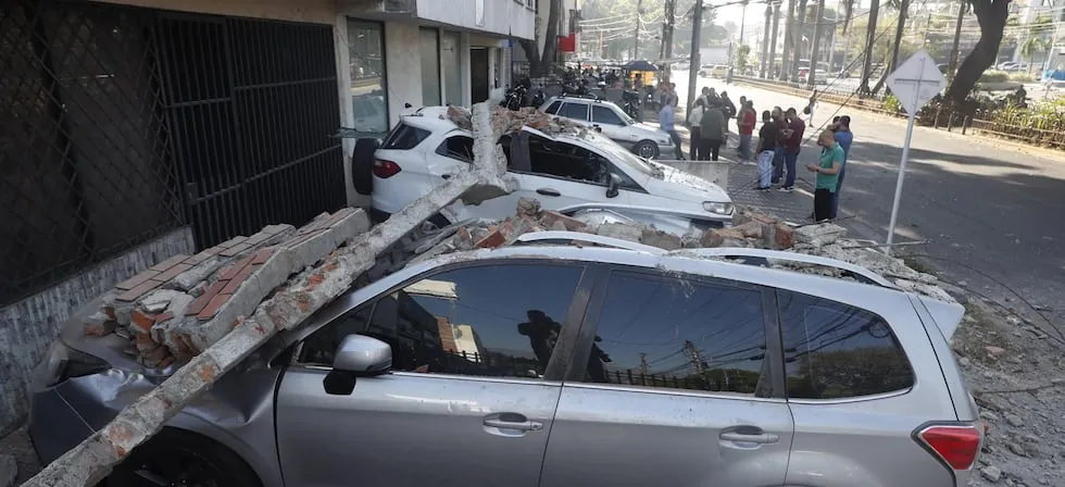 Terremoto de magnitud 7,4 sacude la mayor parte de Colombia y se registran graves daños materiales