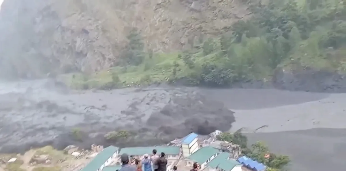 Decenas de casas y varios puentes arrasados por una nueva riada en Nepal que deja el menos 5 desaparecidos [VIDEO]