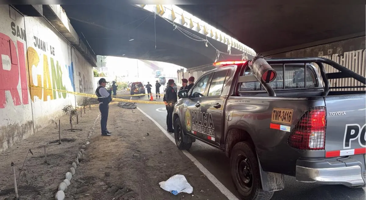 SJL: hallan cadáver oculto en un costal bajo un puente y PNP busca identificar a la víctima