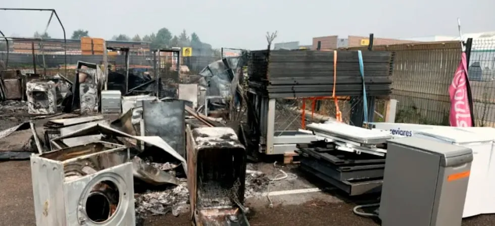 Los incendios en Francia y España fuerzan la evacuación de decenas de miles de personas