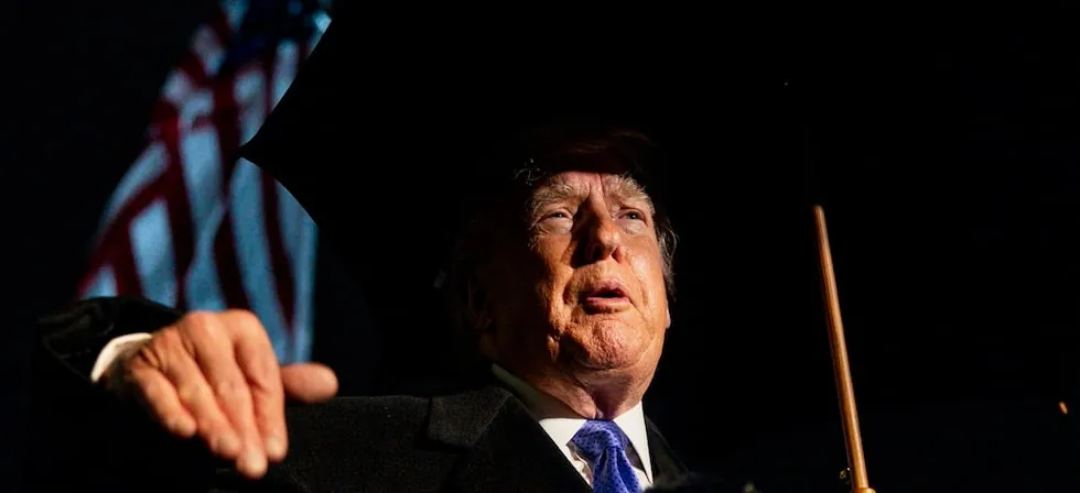 Aprobación de Trump cae a su mínimo histórico a semanas de las elecciones de medio mandato