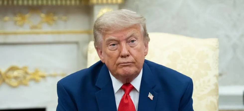 Donald Trump dice que evalúa lanzar un “ataque masivo” contra Irán
