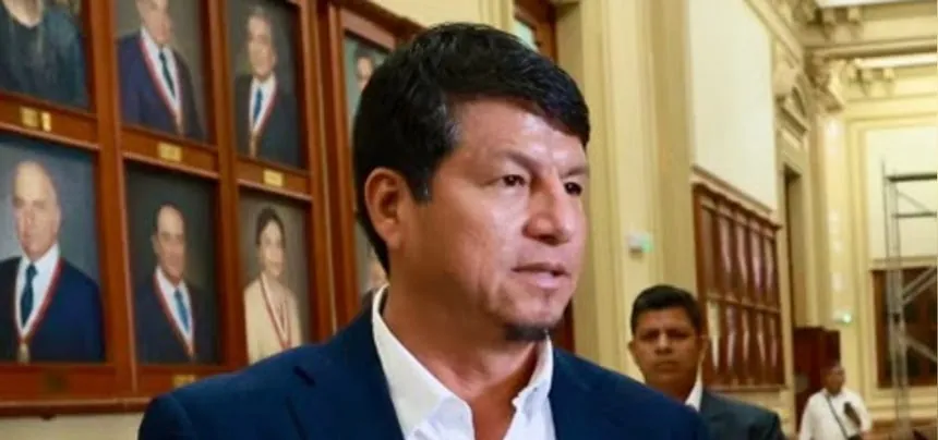 Mujer que denunció al diputado Julián Pérez por agresión dice que también la violentó dentro de la comisaría