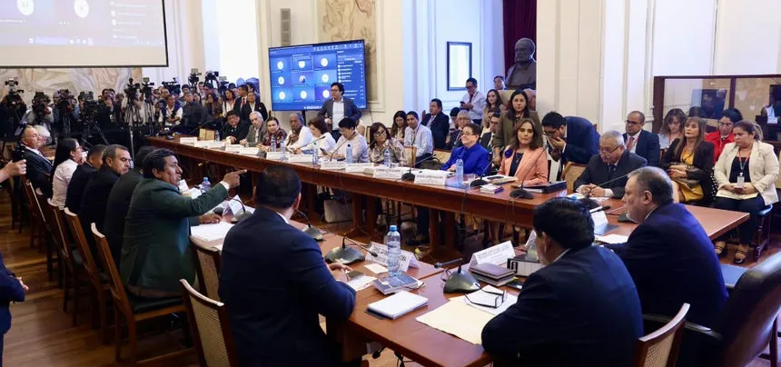 Comisión de Constitución sesionará este lunes 19 de octubre para continuar debate de pedido de facultades