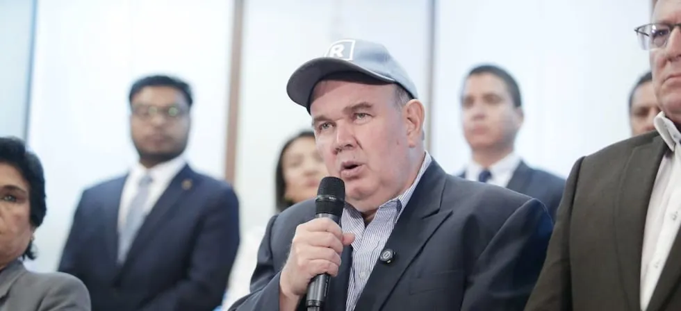 JNE convocó a Absalón Vásquez para que asuma el cargo de senador