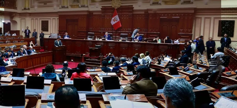 Portavoces sesionan para definir el número de integrantes por comisiones del Congreso