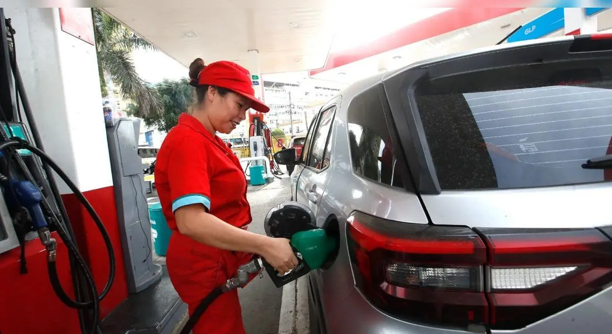 Combustibles siguen golpeando la inflación: precios para vehículos subieron 17,8% en los últimos 12 meses