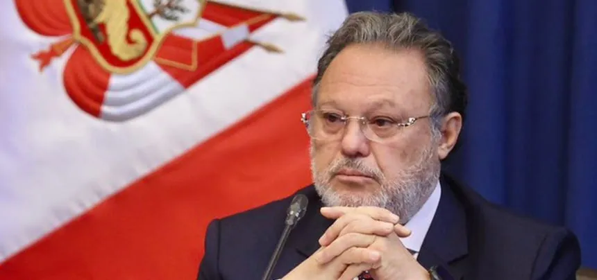 Carlos Mesía defiende cambios al pedido de facultades: "La Constitución señala que el Senado puede modificar lo que viene de Diputados"