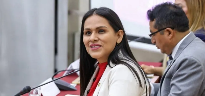 Silvana Robles aseguró que una senadora de Obras tampoco mostró su voto durante la elección de la Mesa Directiva