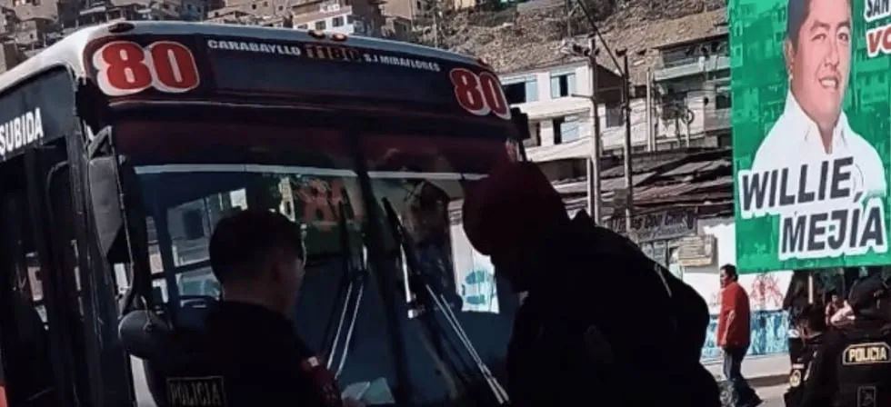Balean a chofer de bus de Nueva América mientras realizaba su recorrido en San Juan de Miraflores