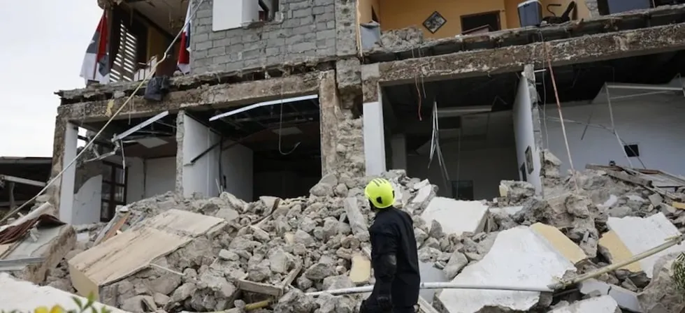 Un hotel y una iglesia colapsan en la zona afectada por el terremoto de 7,7 en Panamá