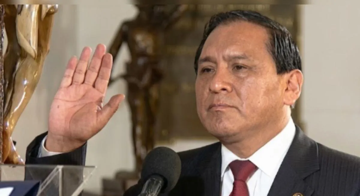 Flavio Cruz Mamani jura como nuevo ministro de Trabajo a solo 20 días del cierre de la gestión de Balcázar