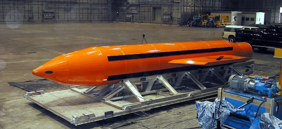 Estados Unidos considera atacar Irán con la “Madre de Todas las Bombas”, según CNN