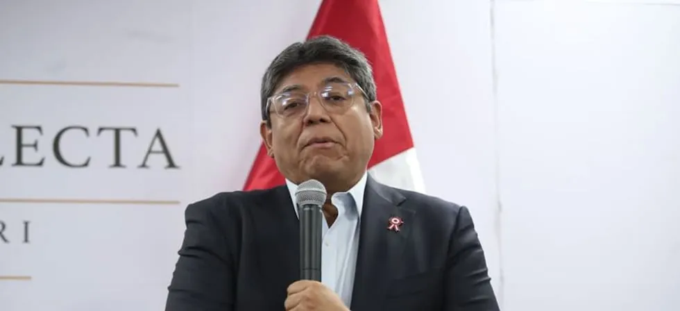Keiko Fujimori anuncia a Elmer Cuba como ministro de Economía de su primer gabinete