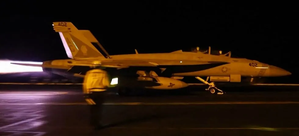 Estados Unidos lanza nuevos ataques contra Irán en el décimo día de ofensiva tras ruptura de tregua