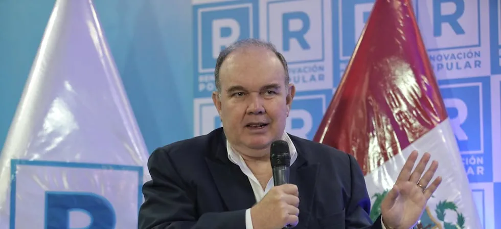 Fernando Rospigliosi notificó al JNE sobre la decisión de López Aliaga de no asumir como senador