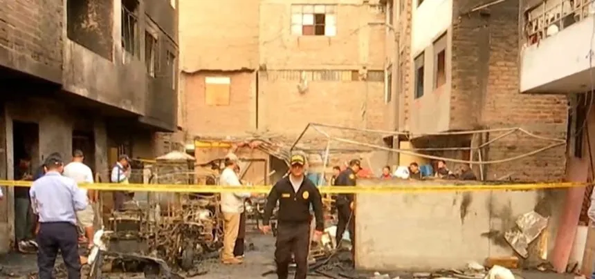 Incendio consume vivienda en La Victoria: PNP confirma diez fallecidos, entre ellos cinco menores