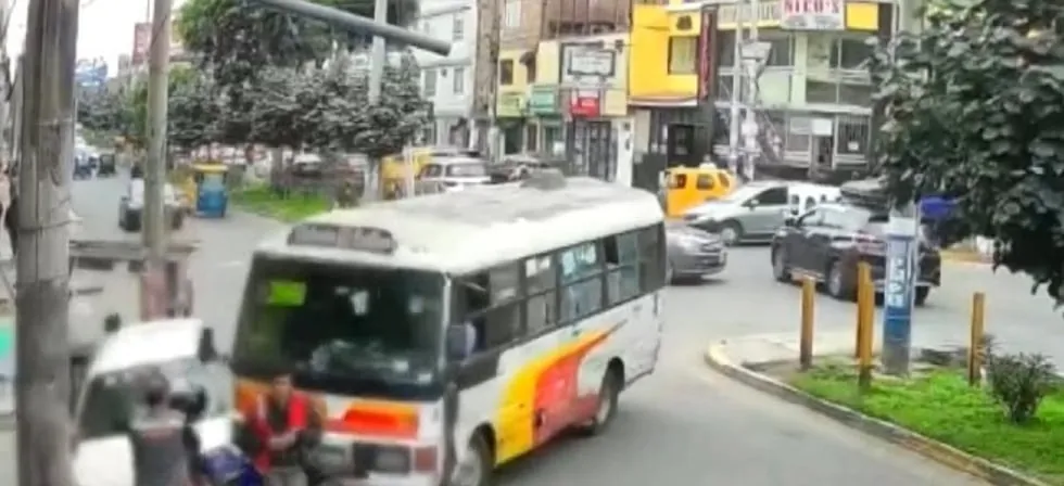 Chofer de cúster muere tras recibir un disparo durante intervención policial en San Juan de Miraflores