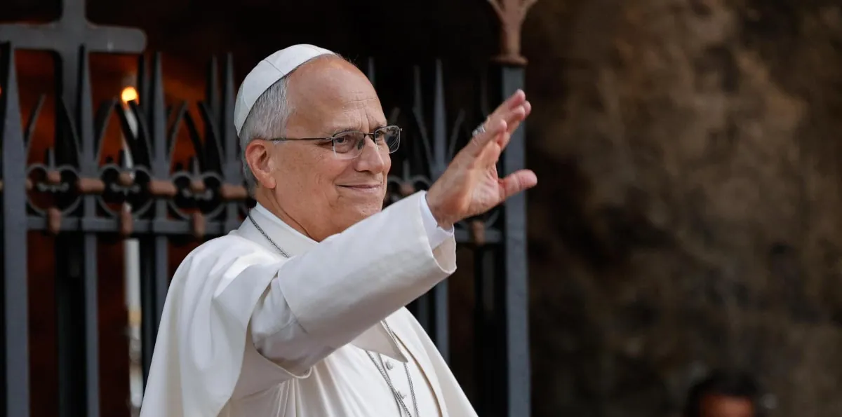 El papa León XIV recibió el alta hospitalaria y regresará al Vaticano este sábado